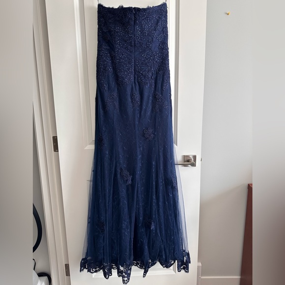 Beautiful strapless night gown - Picture 2 of 4